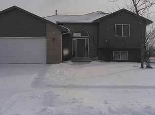 5920 S Hallow Ave, Sioux Falls, SD 57106