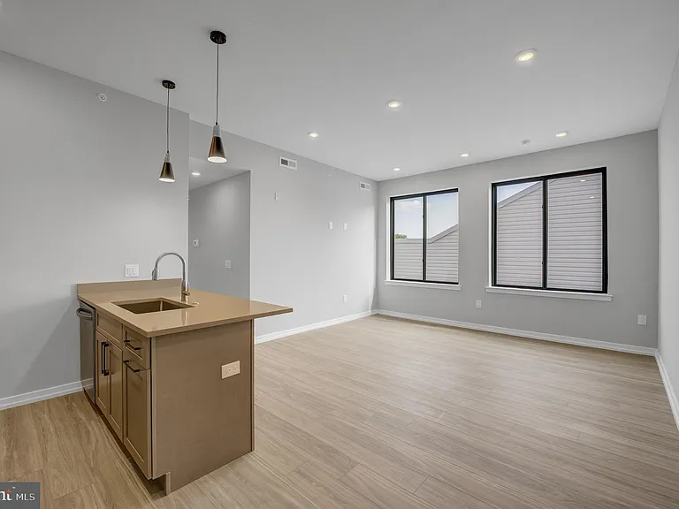 1205 S 15th St #4D — Photo 3