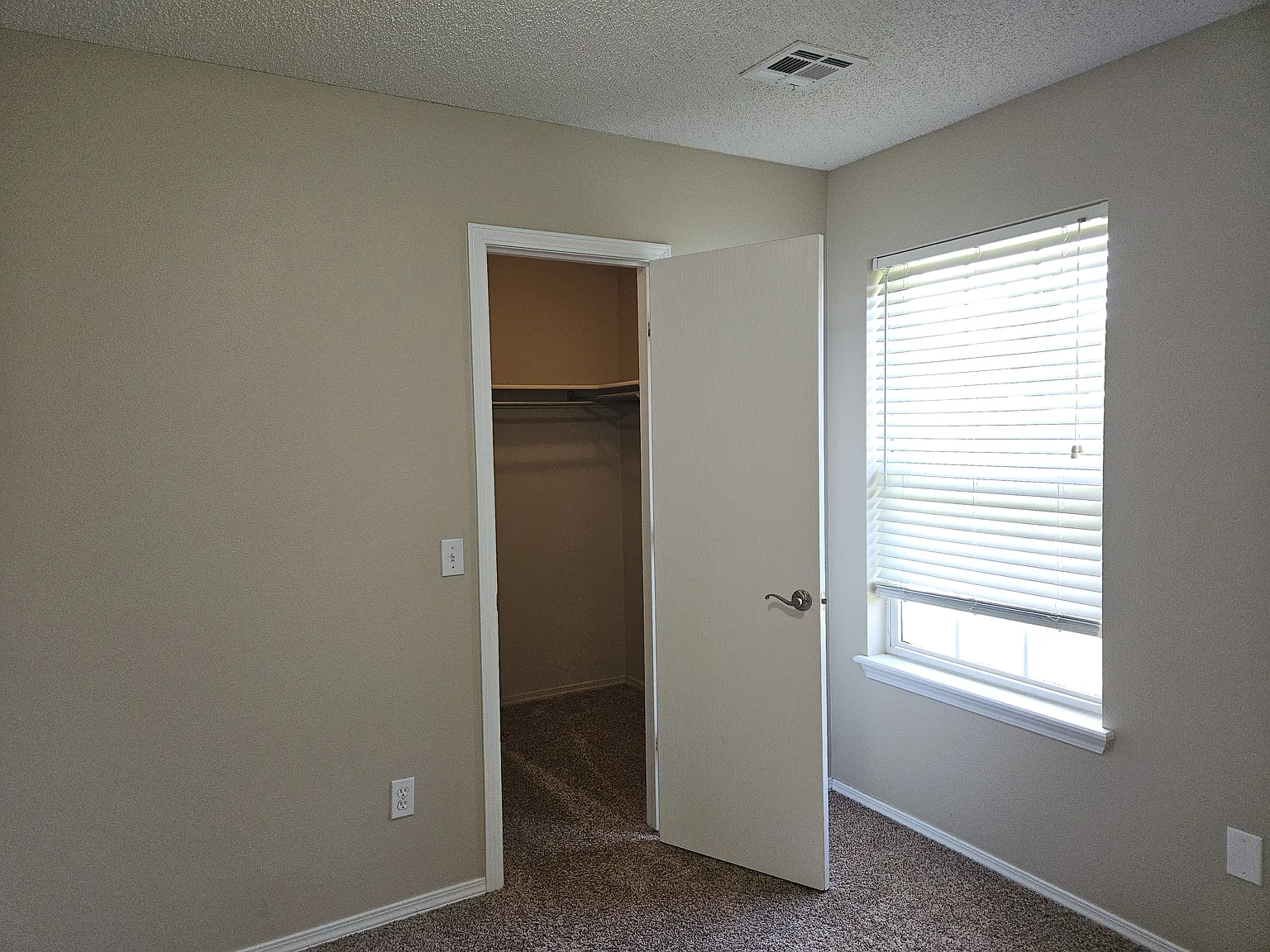 3 bed, 1437 sqft, $1,650 — Photo 4