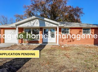 1219 Victory Dr, Saint Louis, MO 63125