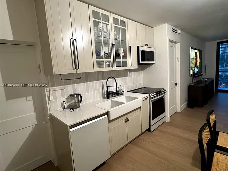 10185 Collins Ave #323 — Photo 8