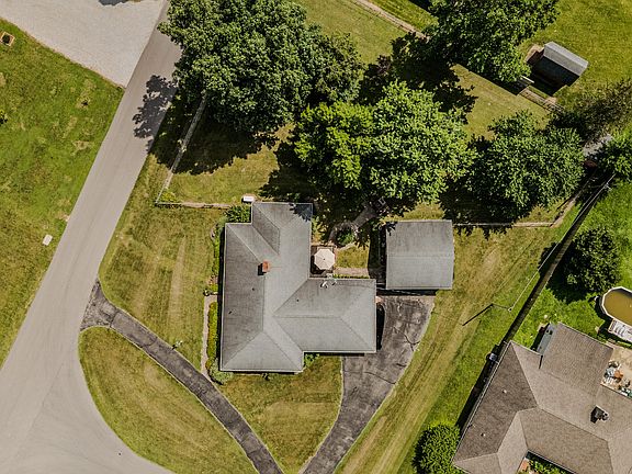 3rd image of 1603 McCullough Ln