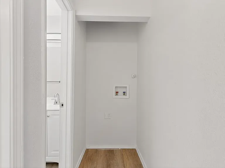 8320 Trumbull Ave SE — Photo 13