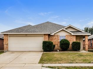 1304 Castle Ridge Rd, Fort Worth, TX 76140