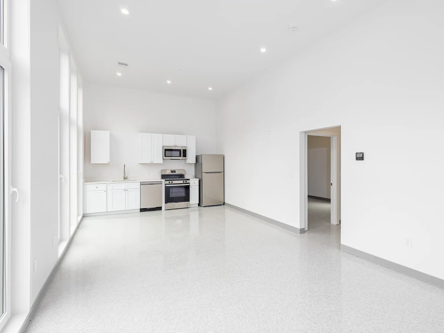 1 bed, 700 sqft, $2,800 — Photo 2