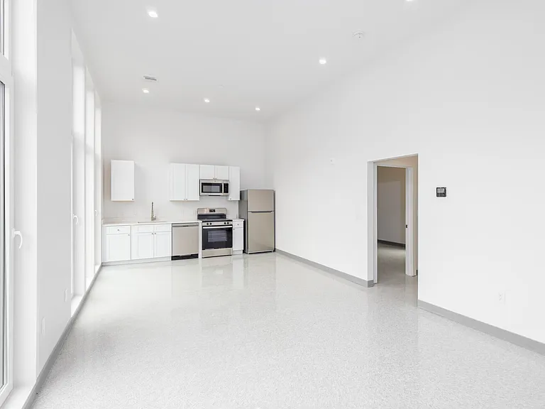 78-80 Middlesex St #205 — Photo 4