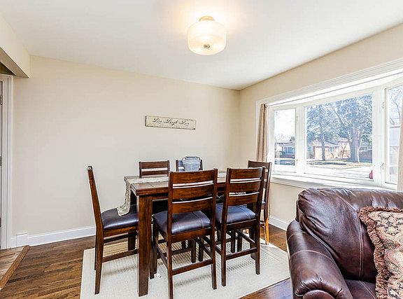 5th image of 10124 S Parke Ave