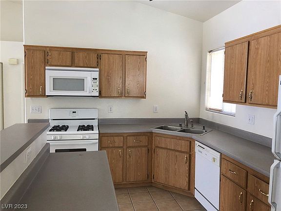 3rd image of 6235 Diazo St