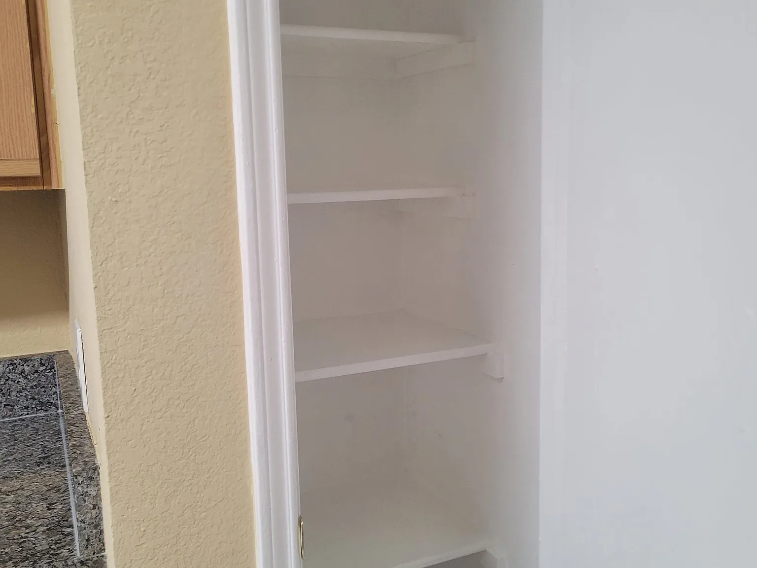 3 bed, 1375 sqft, $2,200 — Photo 4