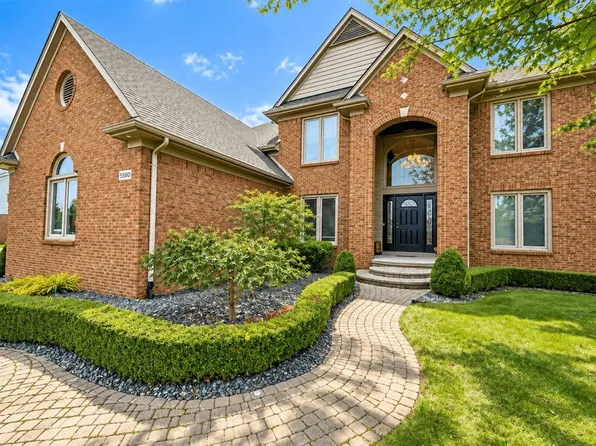 56360 Kirkridge Trl, Shelby Township, MI 48316