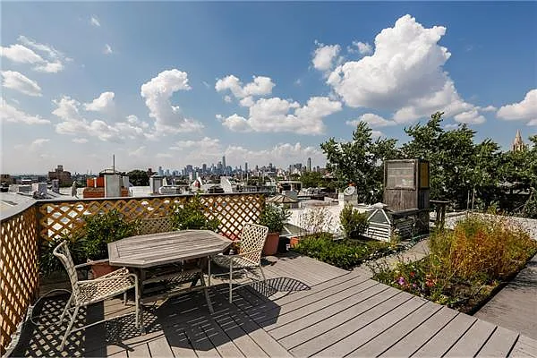 Sold by Avenue Sotheby's International Realty | media 18