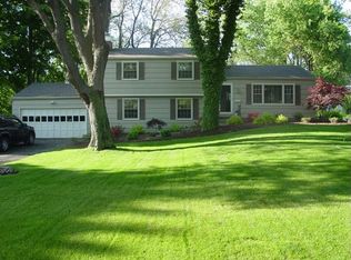 23 Colonial Dr, Penfield, NY 14526