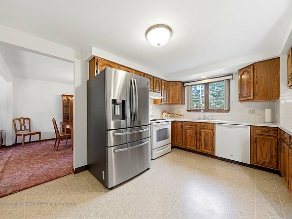 2nd image of 171 Sprucewood Ter