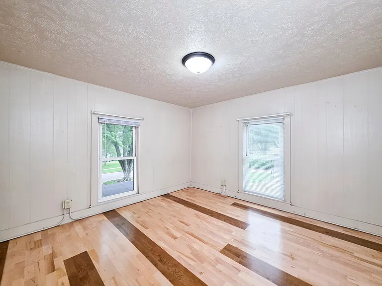 1208 Koenigstein Ave — Photo 11