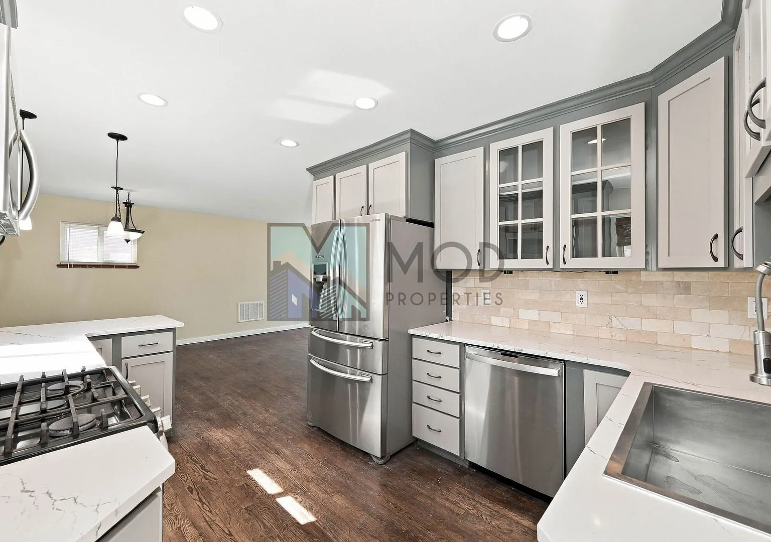$0 Deposit Option. $Virginia Village, Midcentury Home, Remodeled Kitchen, High-End Stainless Appl... — Photo 2