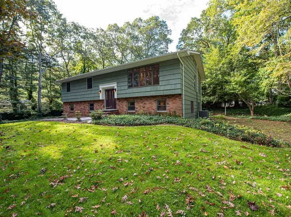 8 Pardam Knoll Road, Miller Place, NY 11764
