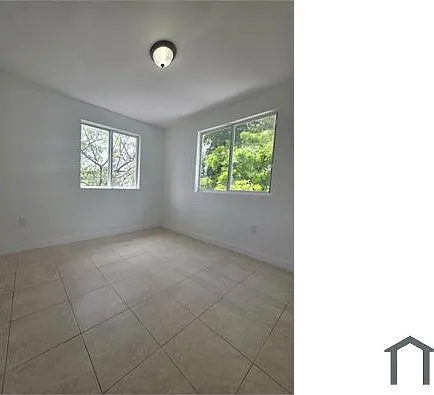 831 SW 3rd St — Photo 4