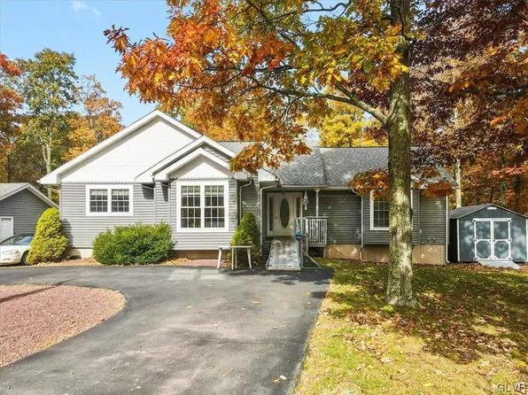221 Deer Run Dr, Freeland, PA 18224