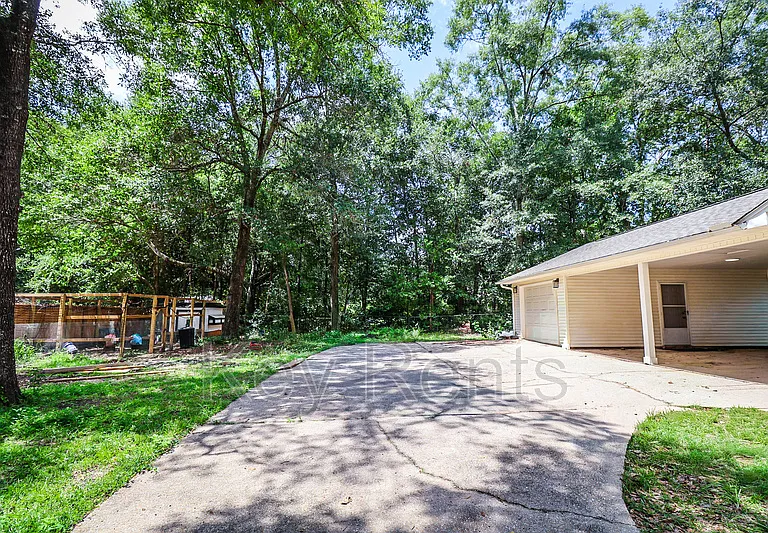9001 Thompson Dr — Photo 19