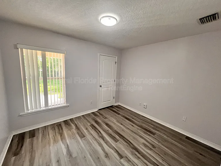 1821 Courtland St — Photo 7