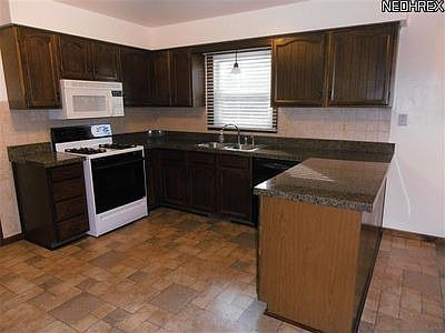 3rd image of 625 Squirrel Hill Dr