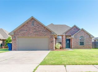 625 E Juniper Ln, Mustang, OK 73064