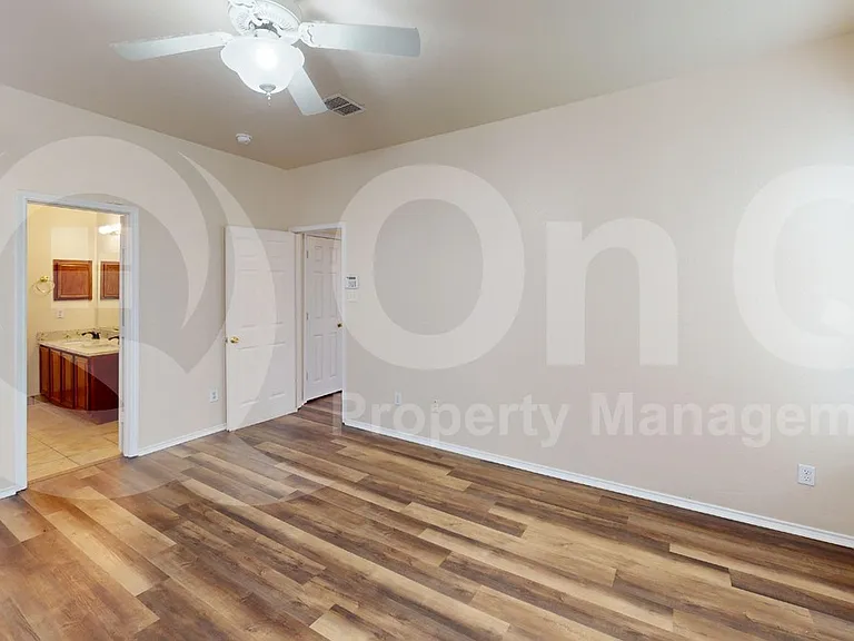4009 Apple St — Photo 10