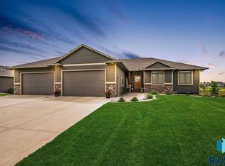 409 E 77th St, Sioux Falls, SD 57108