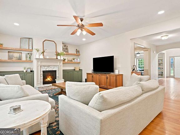 5th image of 1038 Boxwood Ln