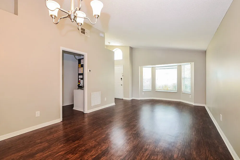 3 bed, 2.0 bath, 1457 sqft, $2,275 — Photo 4