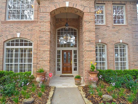 2nd image of 3306 N Briarpark Ln