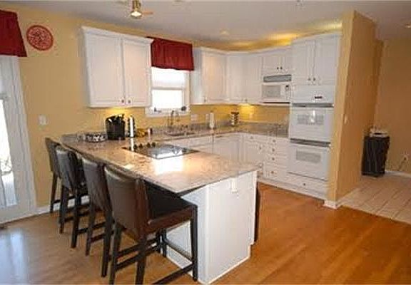 3rd image of 19 Foxwood Dr