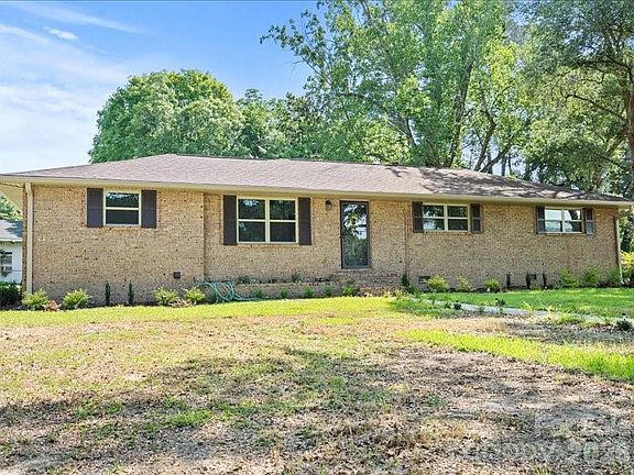 4th image of 136 Chester Park Cir