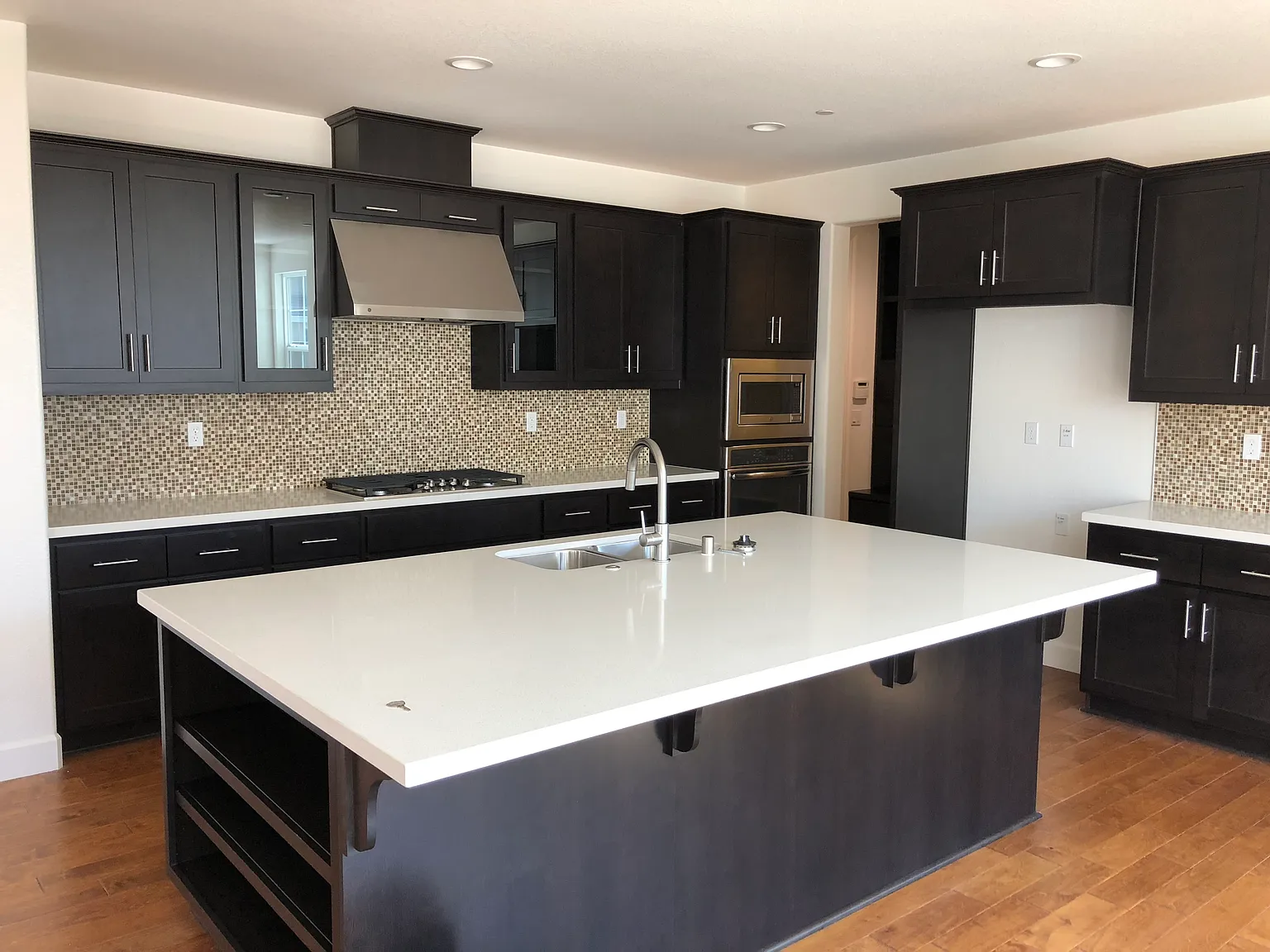 1085 Modena St photo 1