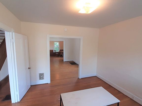 2nd image of 119-121 Prospect St #119