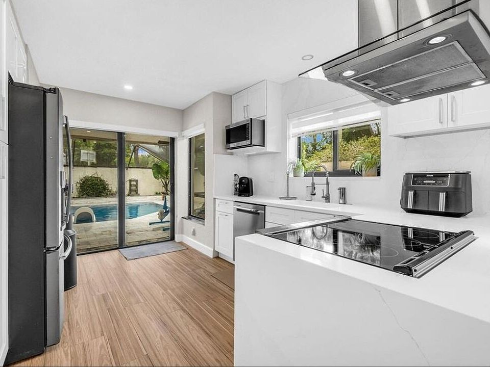 2nd image of 6897 Palmar Court