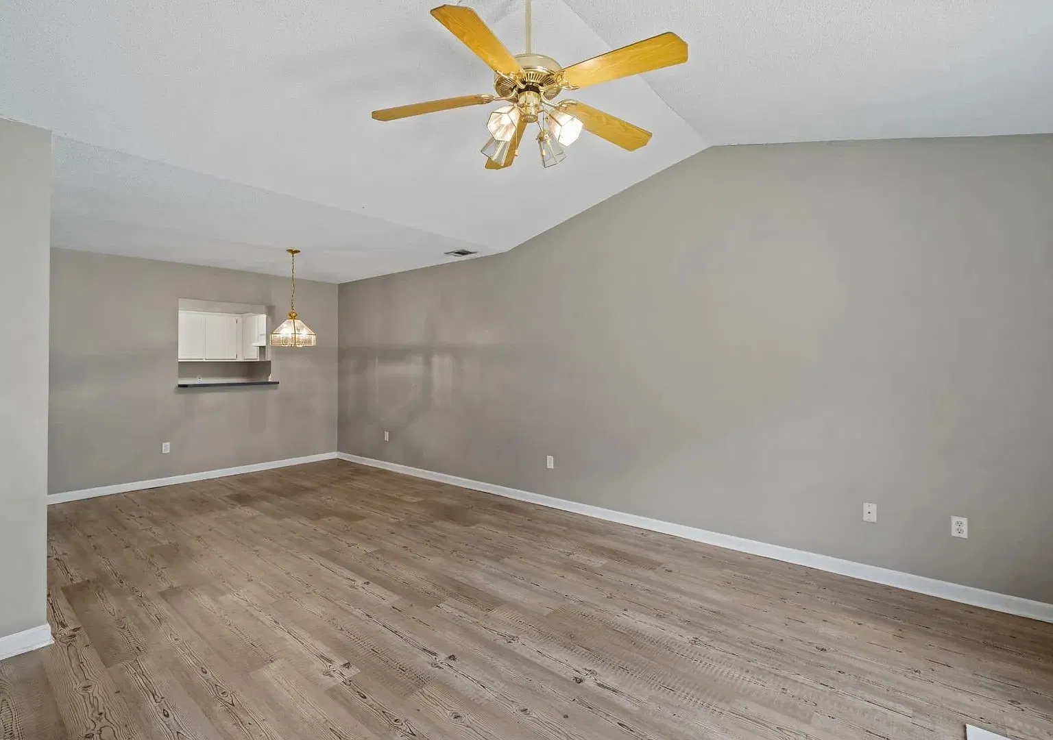3 bed, 1300 sqft, $1,800 — Photo 3