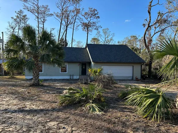 15 NE Sixth St, Steinhatchee, FL 32359