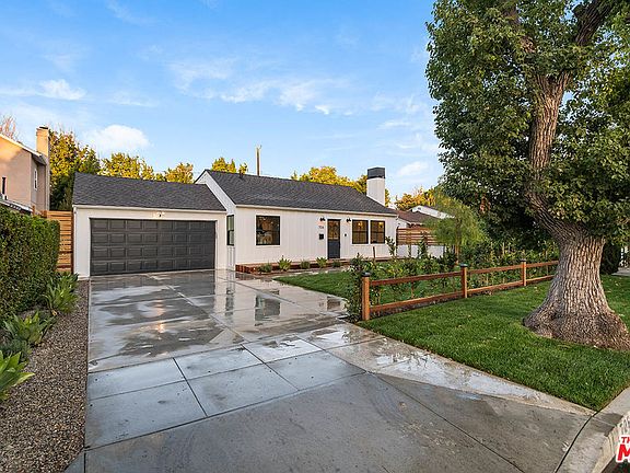 3rd image of 706 N Priscilla Ln