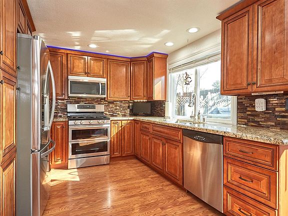 4th image of 15761 Nassau Dr