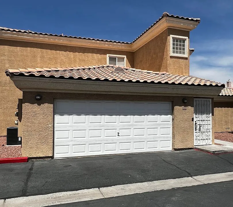 6905 Cobre Azul Ave #202
