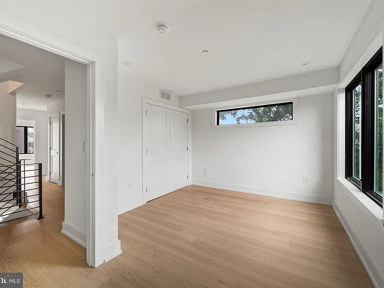 706 Latona St #J — Photo 25