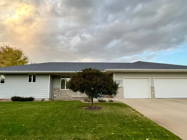 1620 Circle Dr, Pierre, SD 57501