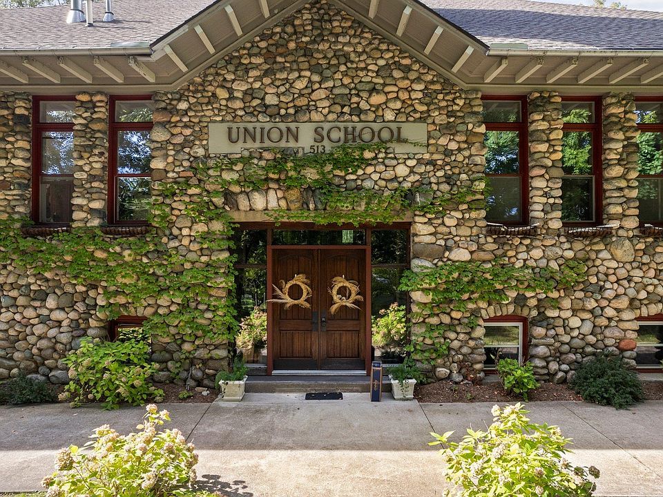 513 N Saint Marys St 2, Suttons Bay, MI 49682 Zillow