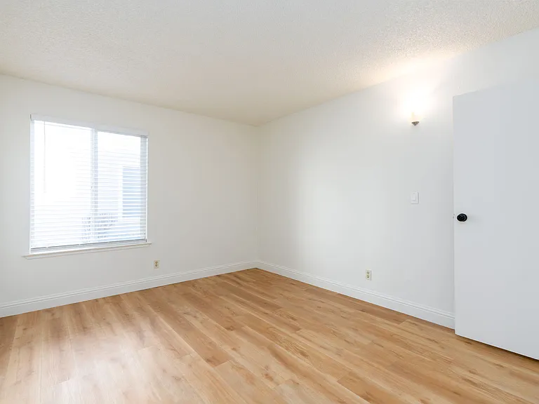 4606 Neil Rd #185 — Photo 15