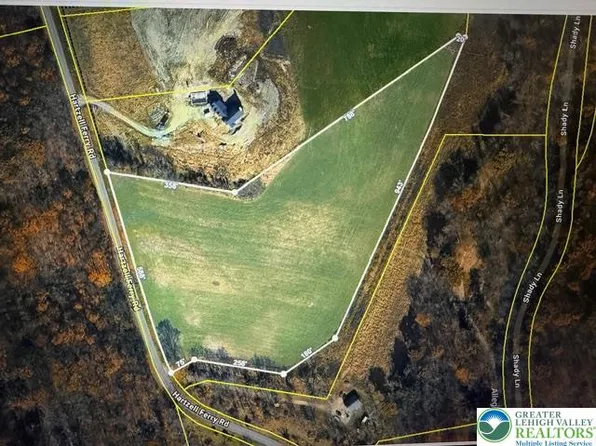 690 Hartzell Ferry Rd, Mount Bethel, PA 18343