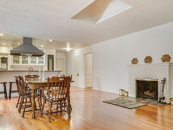 3rd image of 424 Orlena Ave