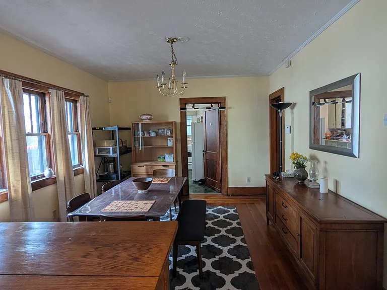 1141 Campeau St — Photo 6