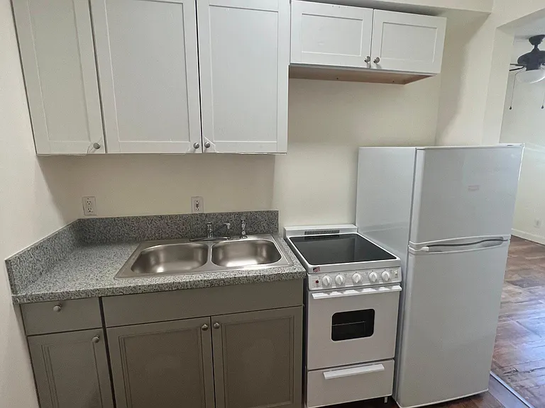 323 Almeria Rd #103 — Photo 5