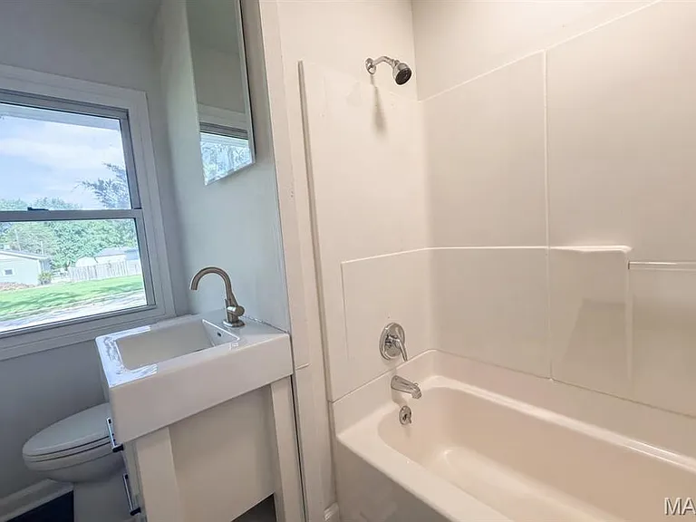238 W Skyline Dr — Photo 3